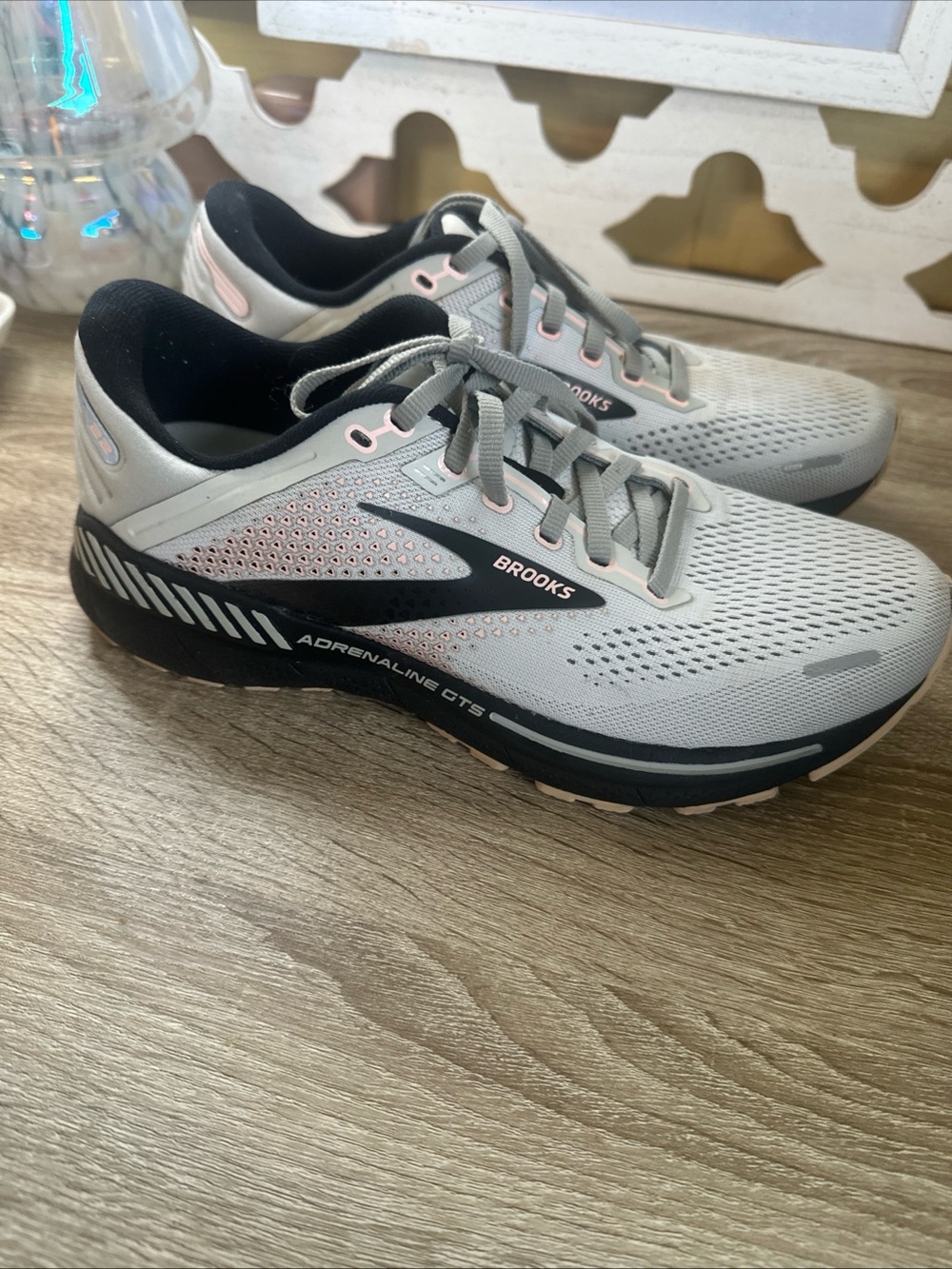 Brooks Adrenaline GTS 22 womens running shoes gray &rose size 9 Stains On 1 Shoe